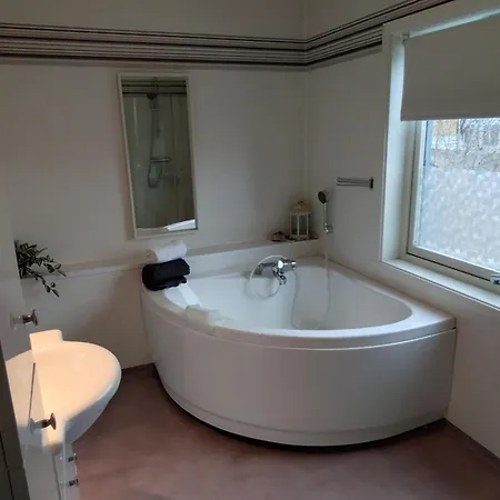 Cozy And Charming Family 10 Minutes From Everything *